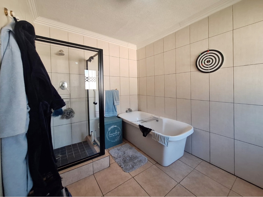 3 Bedroom Property for Sale in Melodie North West